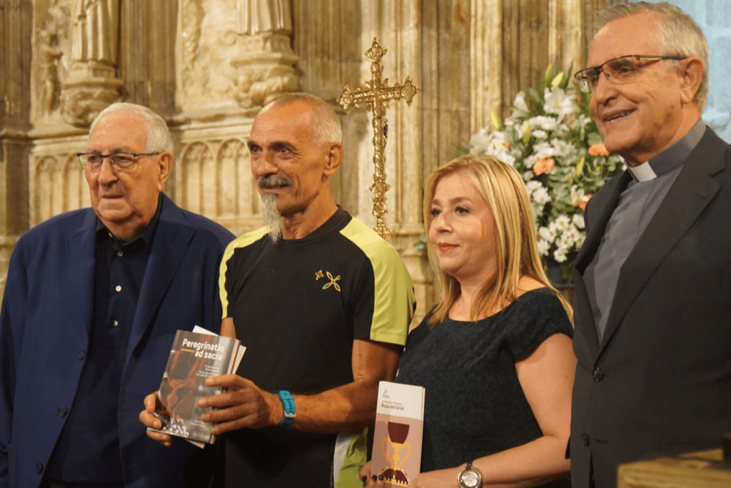Turisme recibe al primer peregrino internacional que ha completado a pie la Ruta del Grial